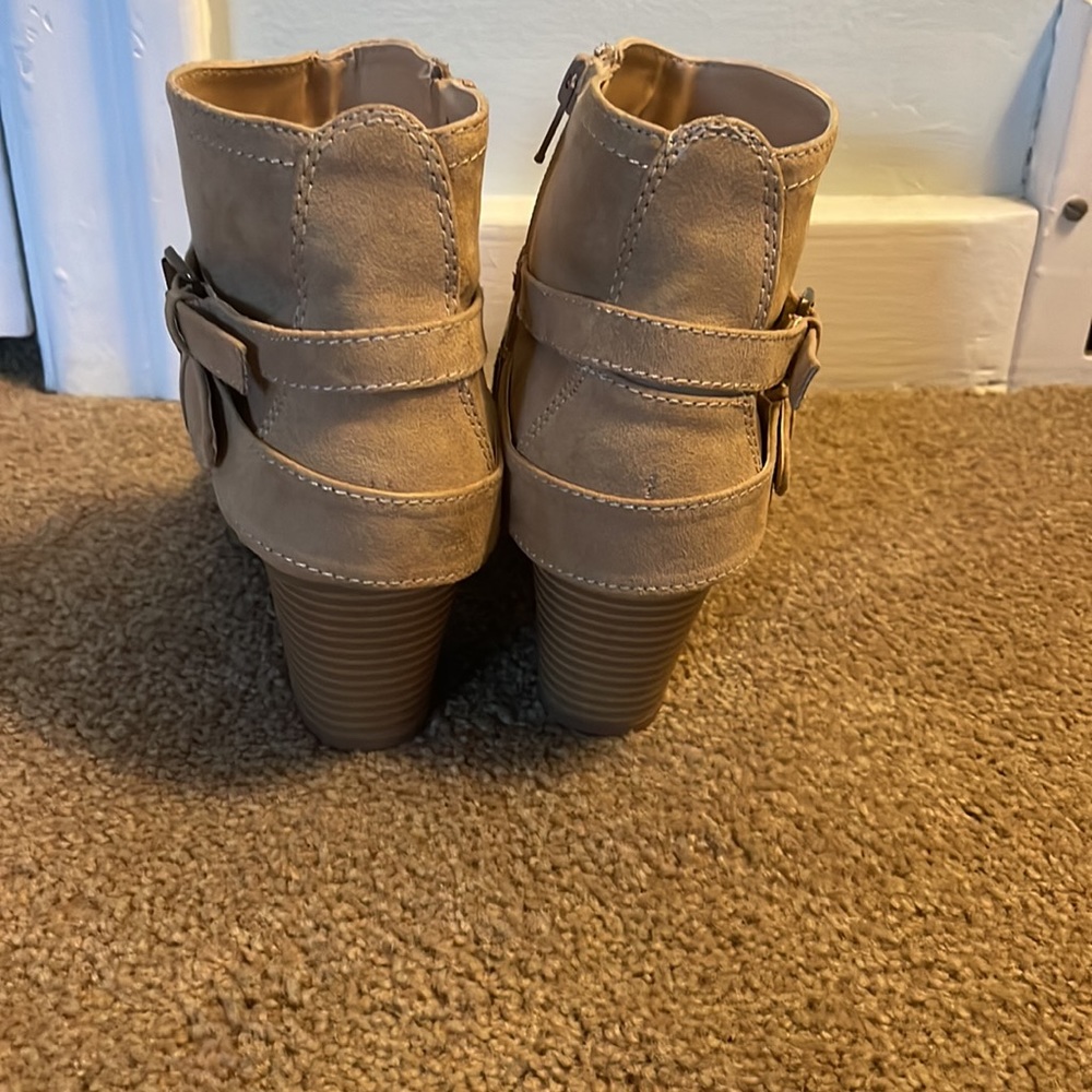 Express Booties - Picture 3 of 7